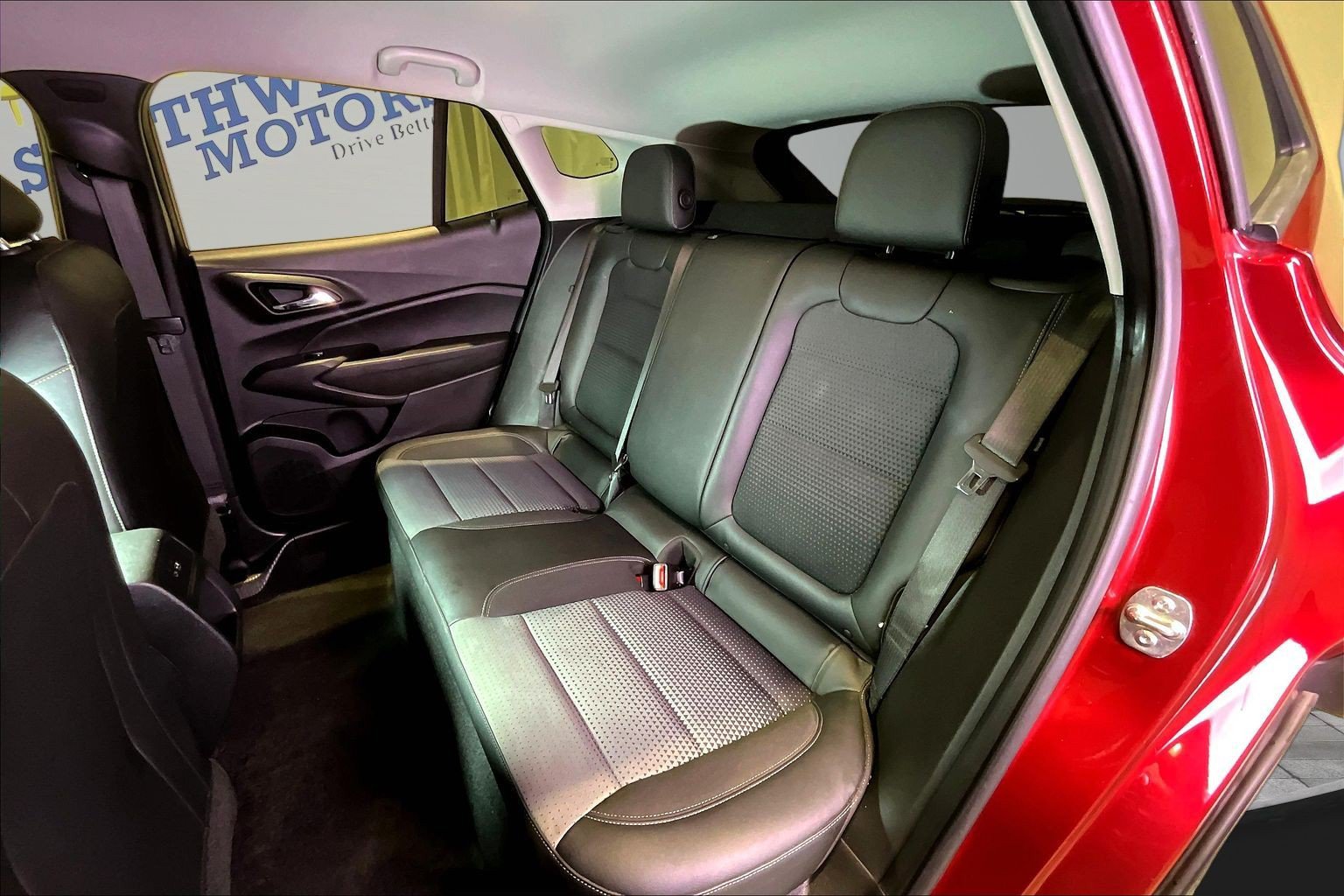 Used 2025 Chevrolet Trax LT FWD image 22