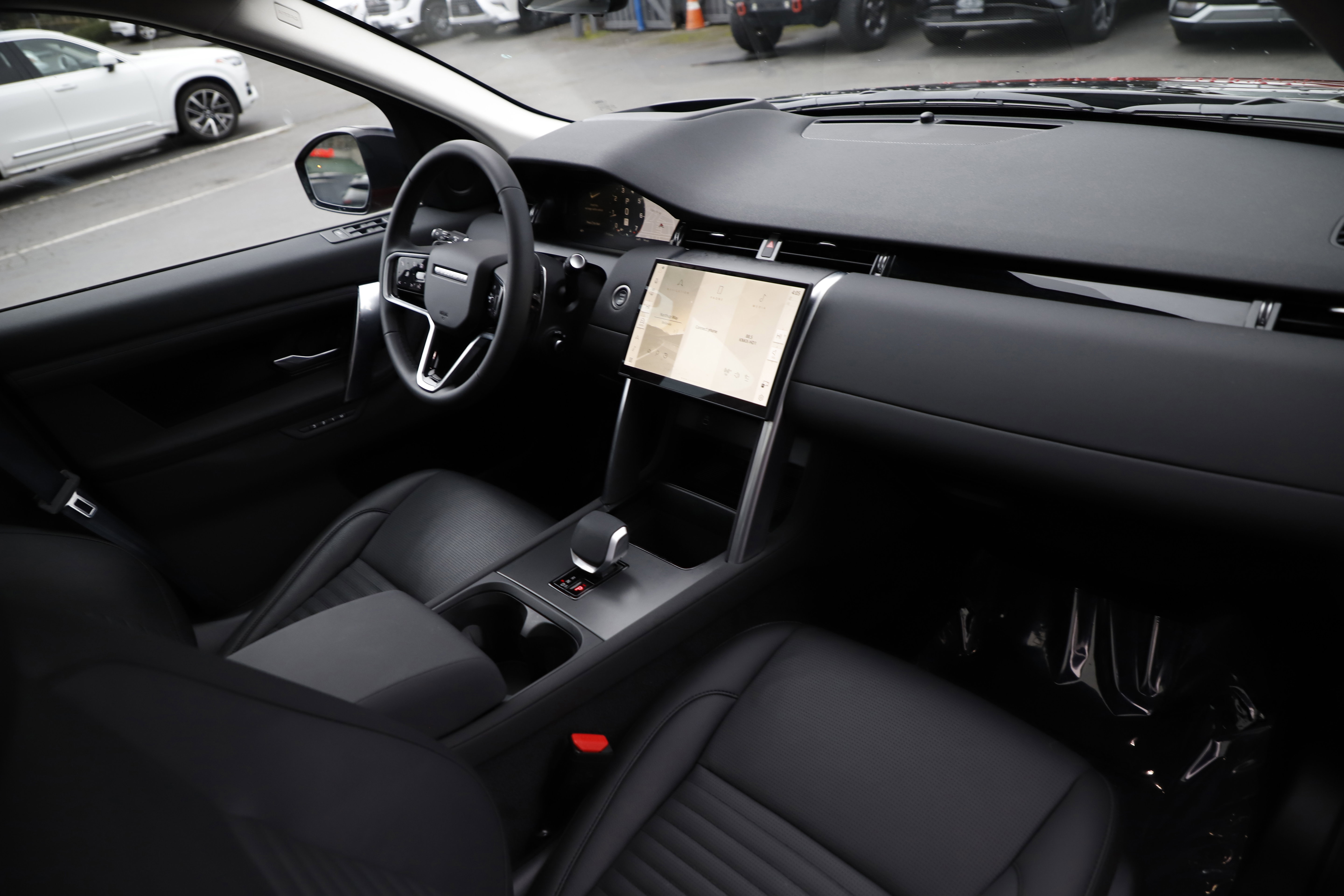 Certified 2025 Land Rover Discovery Sport S image 9