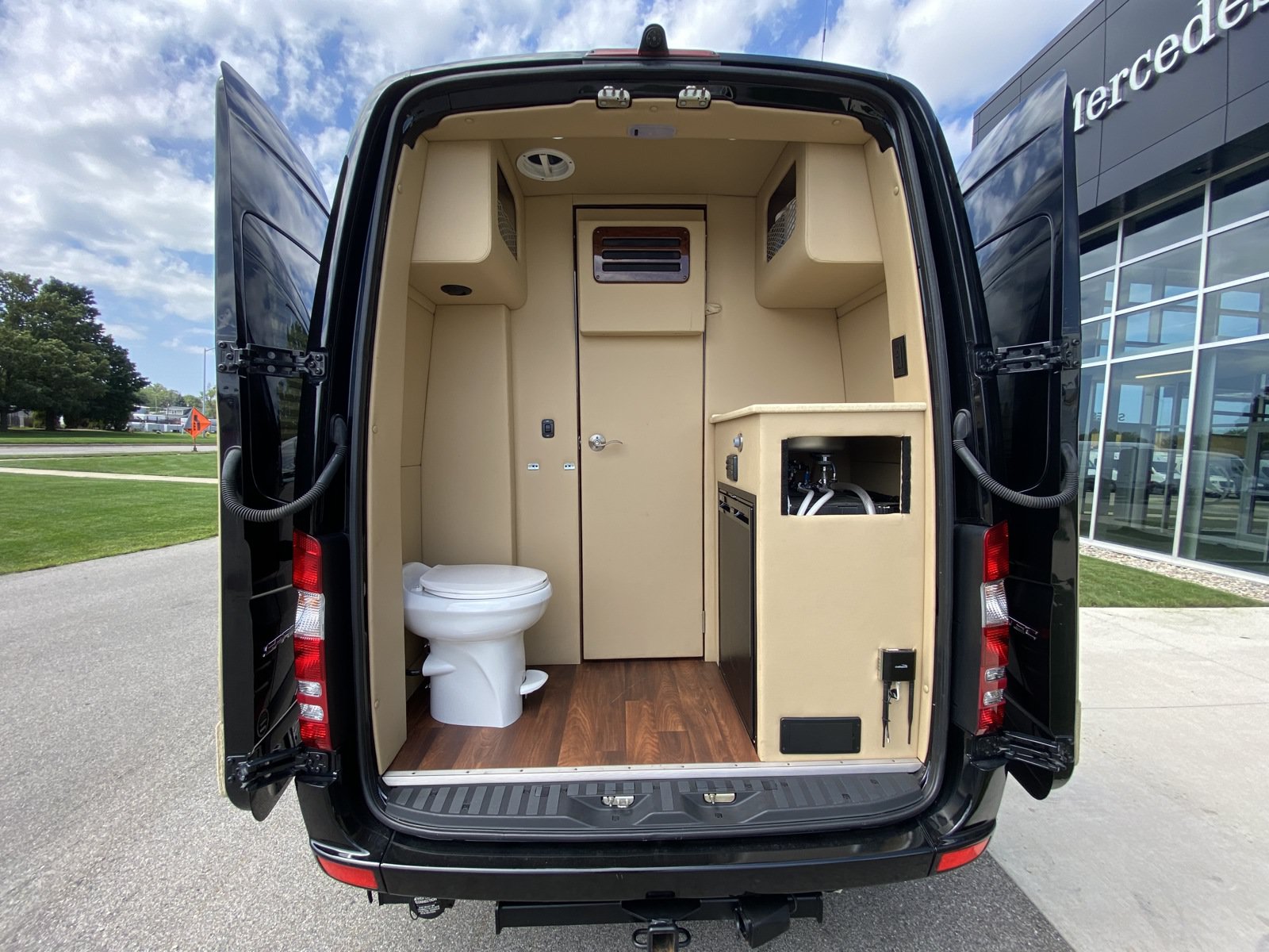 Used 2015 Mercedes-Benz Sprinter 3500 image 6