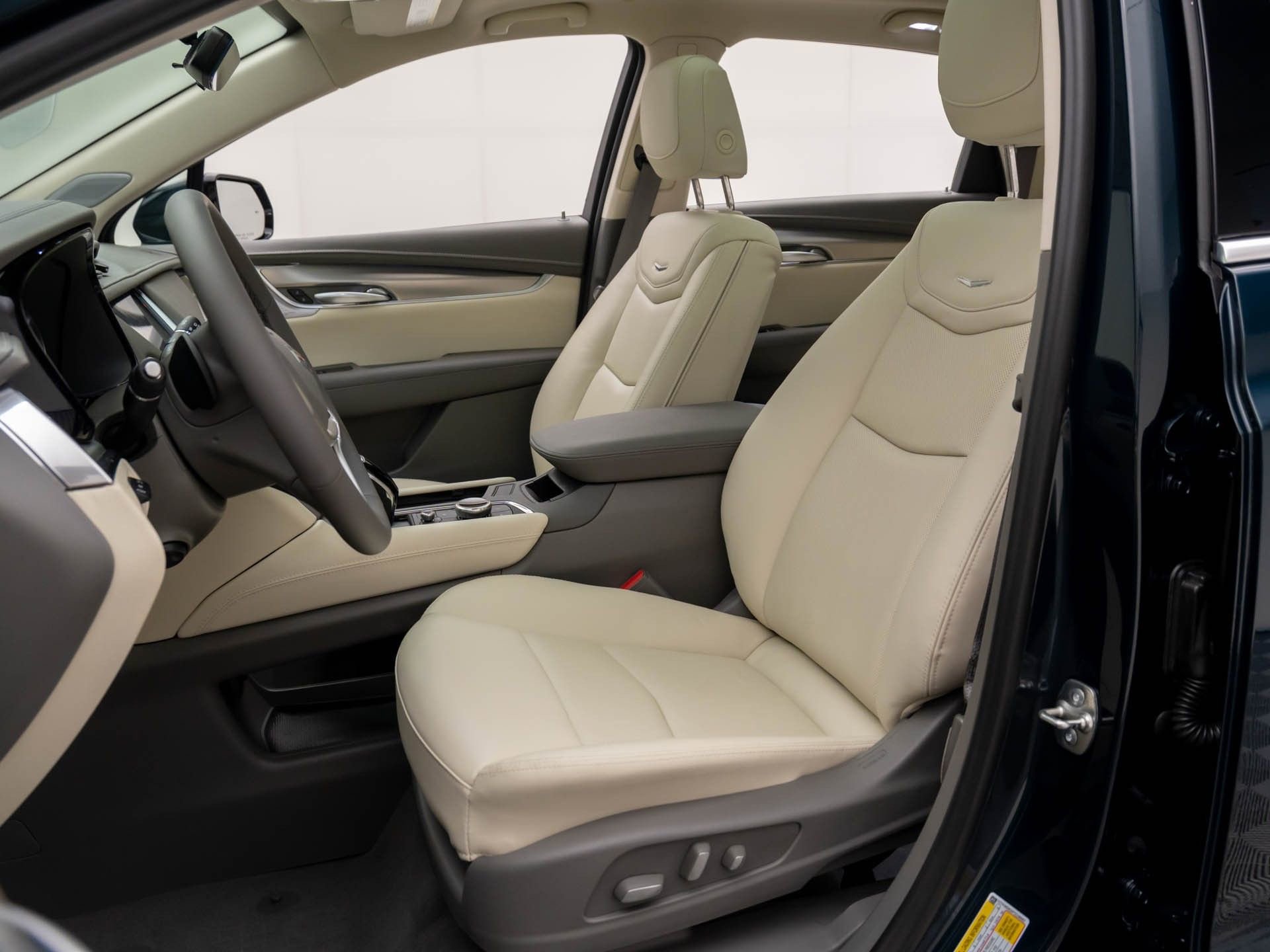 New 2026 Cadillac XT5 Premium Luxury w/ Driver Assist Package AWD/4WD image 16