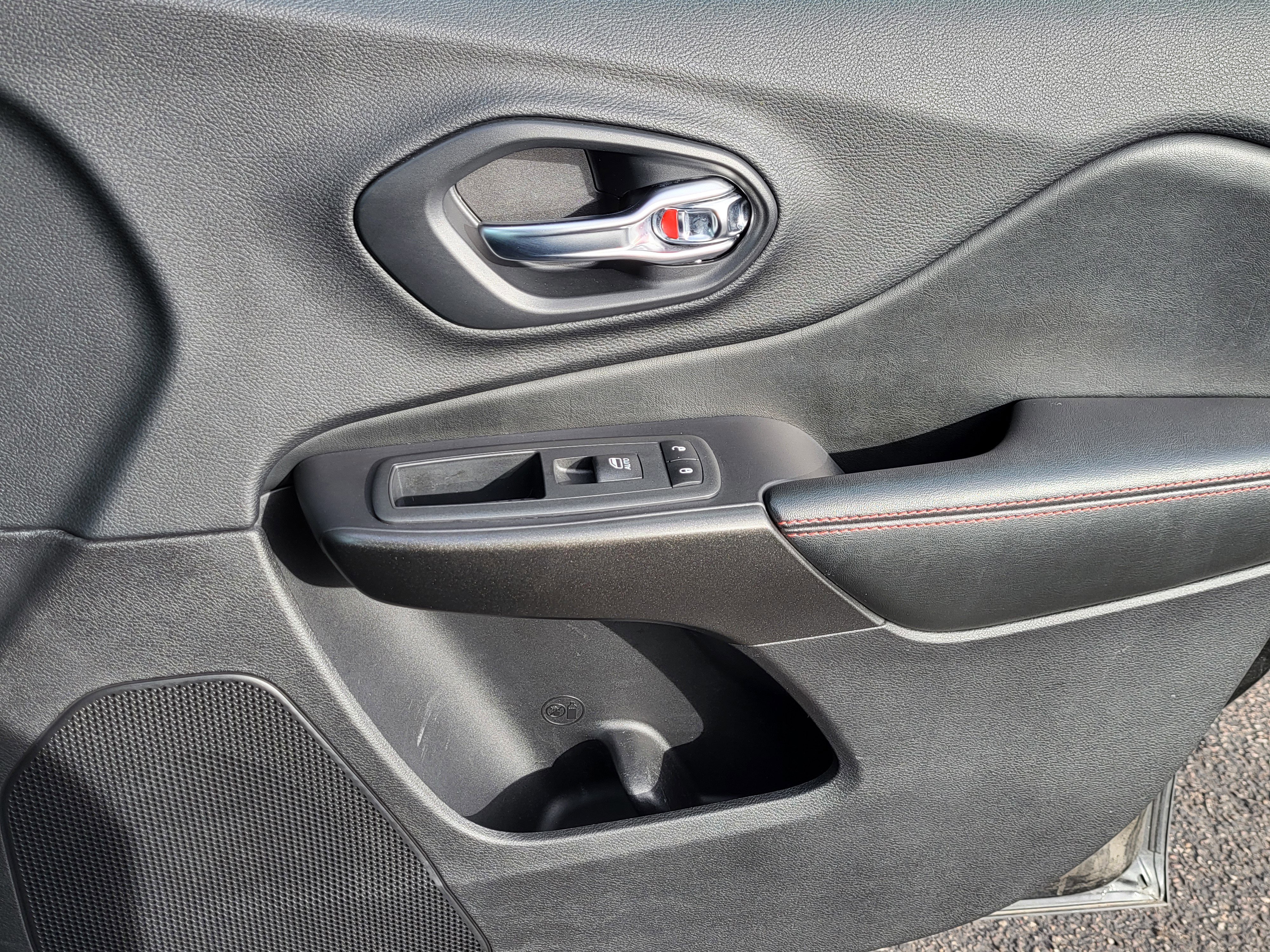 Used 2020 Jeep Cherokee Trailhawk w/ Cold Weather Group image 17