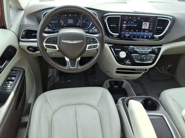 Used 2021 Chrysler Pacifica Touring-L image 7
