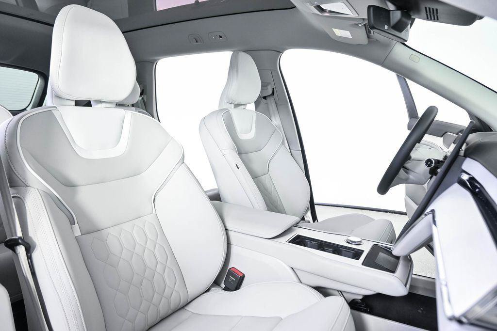 Used 2025 Volvo EX90 Plus AWD/4WD image 23