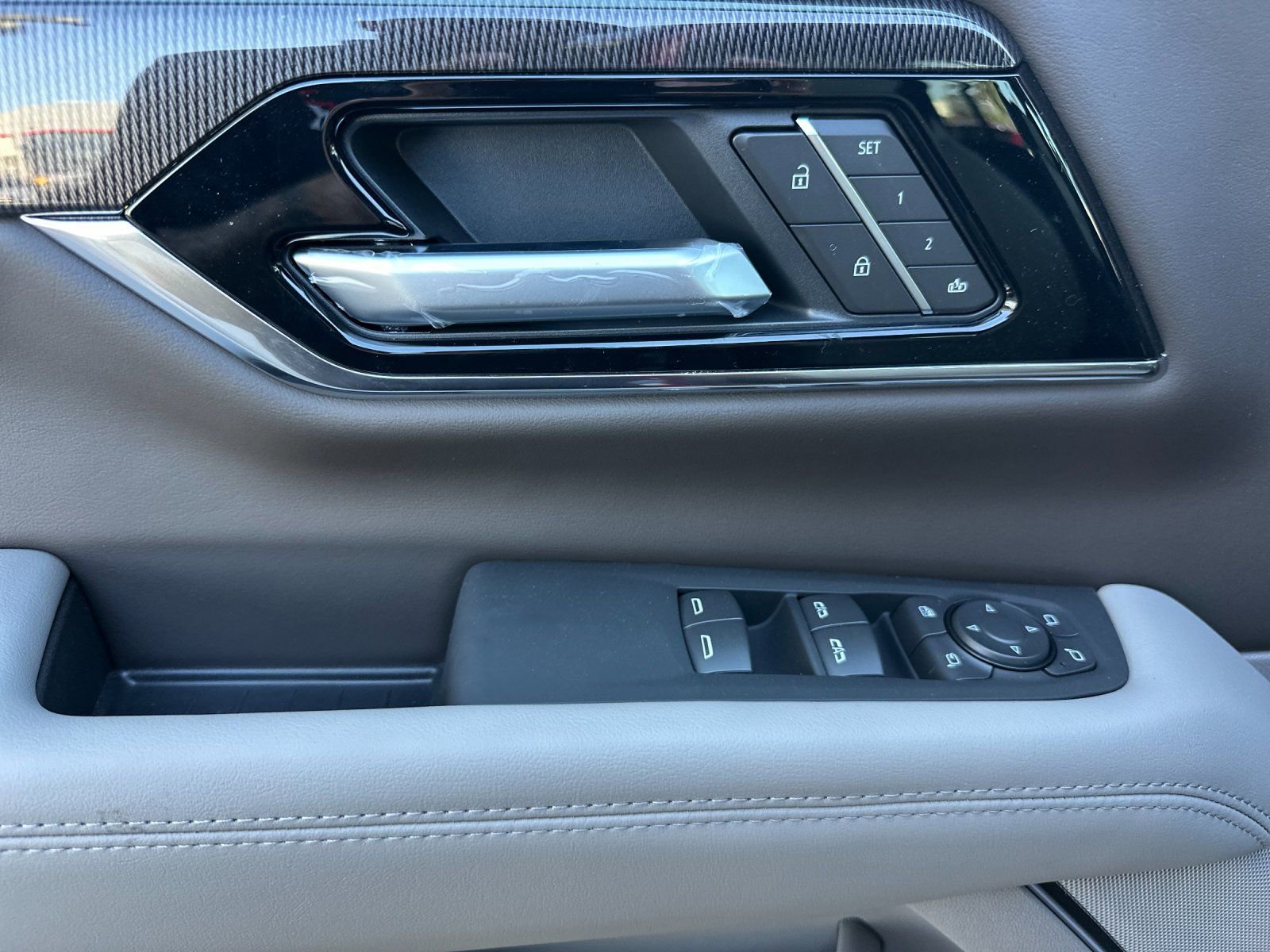 New 2026 GMC Yukon XL Elevation w/ Elevation Premium Package AWD/4WD image 11