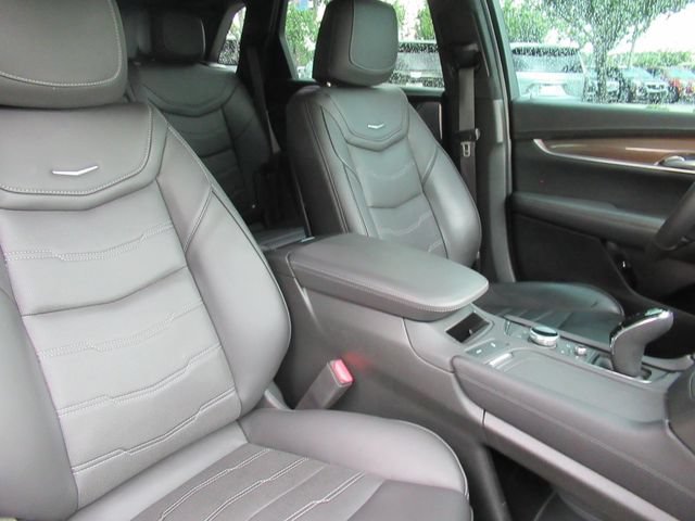 Certified 2024 Cadillac XT5 Sportv w/ Platinum Package AWD/4WD image 10