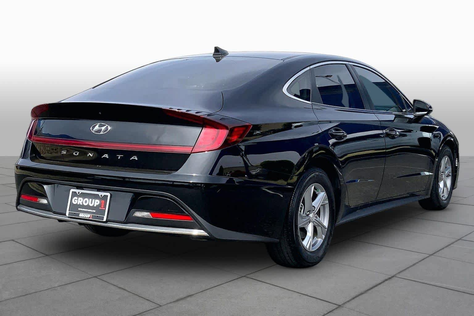 Used 2022 Hyundai Sonata SE w/ Preferred Accessory Package FWD image 12