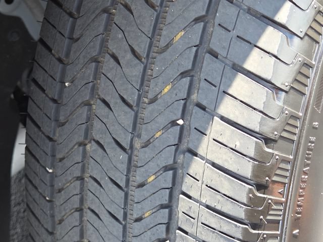 Used 2025 Chevrolet Traverse LT w/ LPO, Floor Liner Package FWD image 11