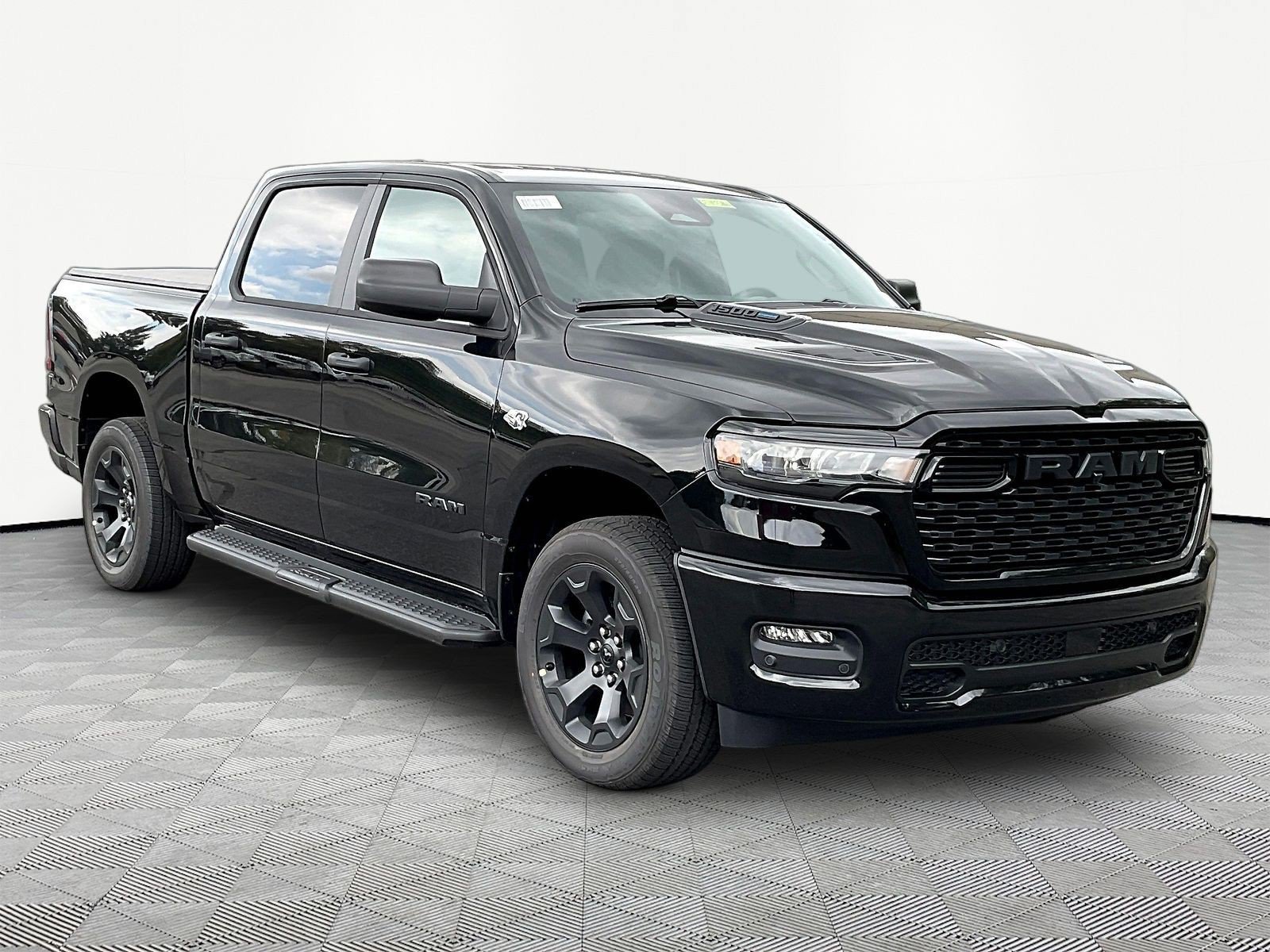 New 2026 RAM 1500 Express AWD/4WD image 3
