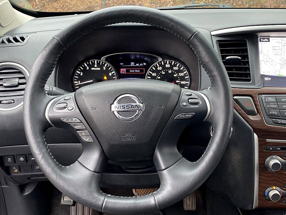 Used 2020 Nissan Pathfinder Platinum image 24
