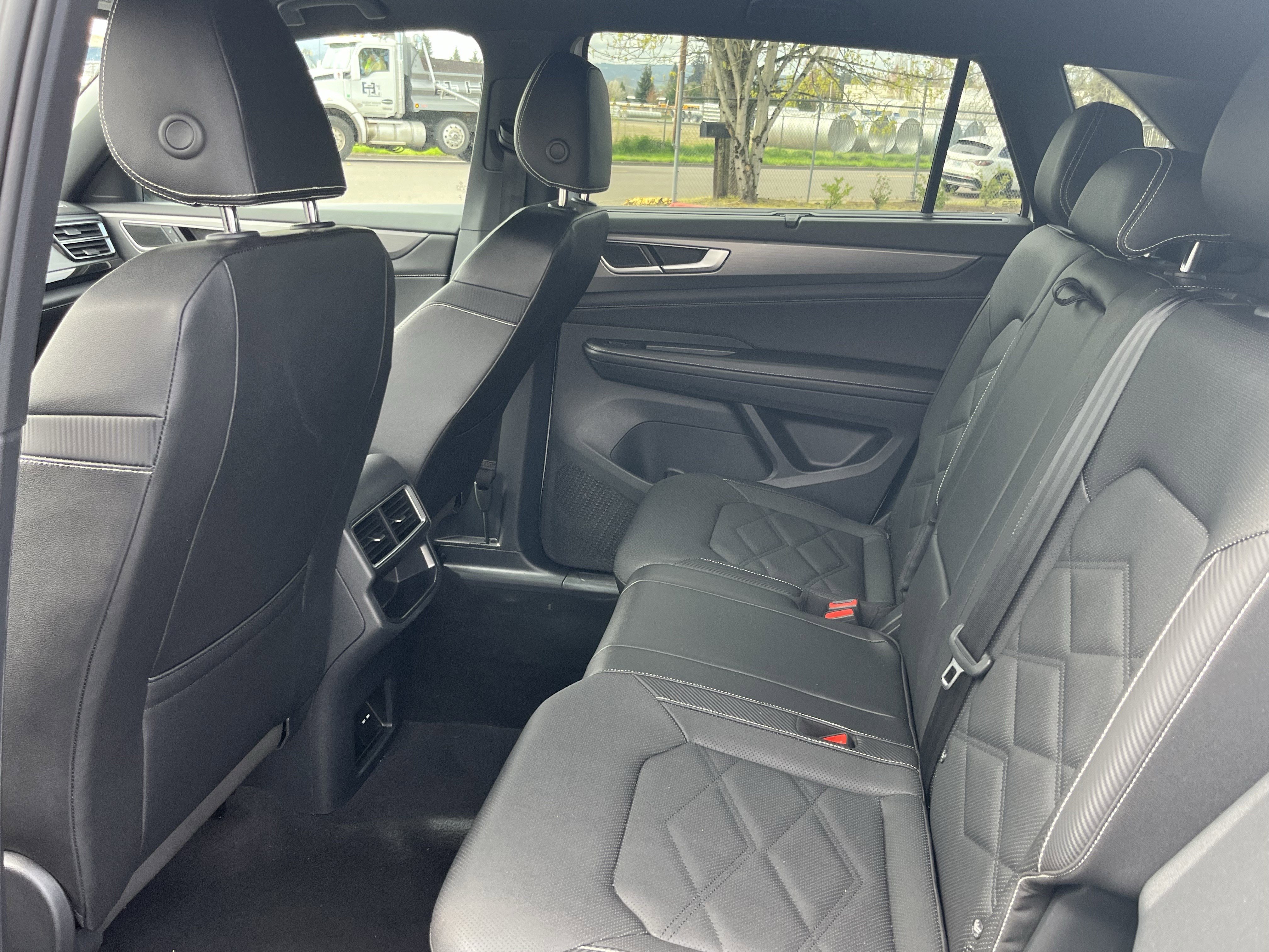 Used 2025 Volkswagen Atlas Cross Sport SE AWD/4WD image 13