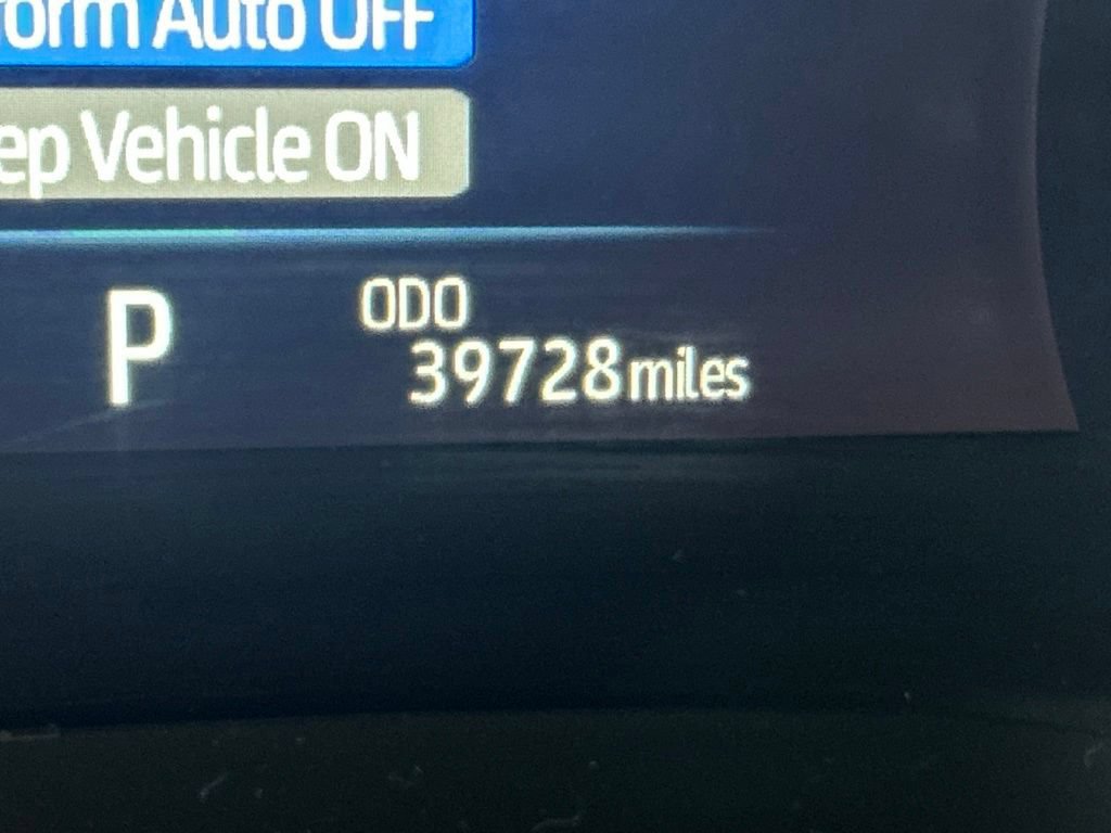 Used 2025 Toyota Sienna XLE FWD image 48