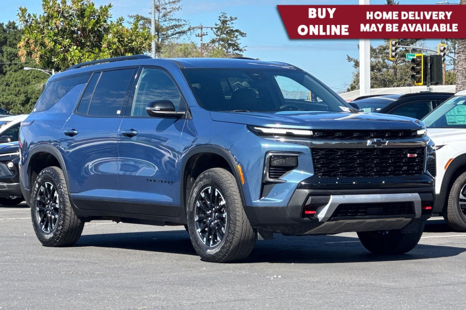 Used 2025 Chevrolet Traverse Z71 image 1