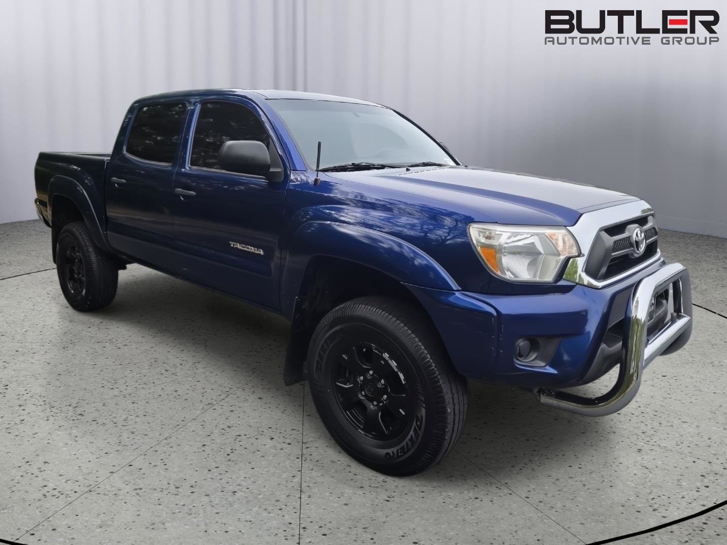 Used 2015 Toyota Tacoma PreRunner w/ SR5 Package RWD image 3