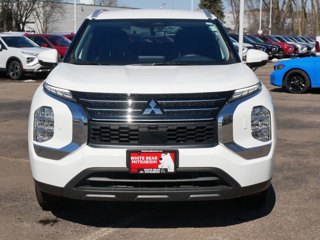 Used 2025 Mitsubishi Outlander ES image 2