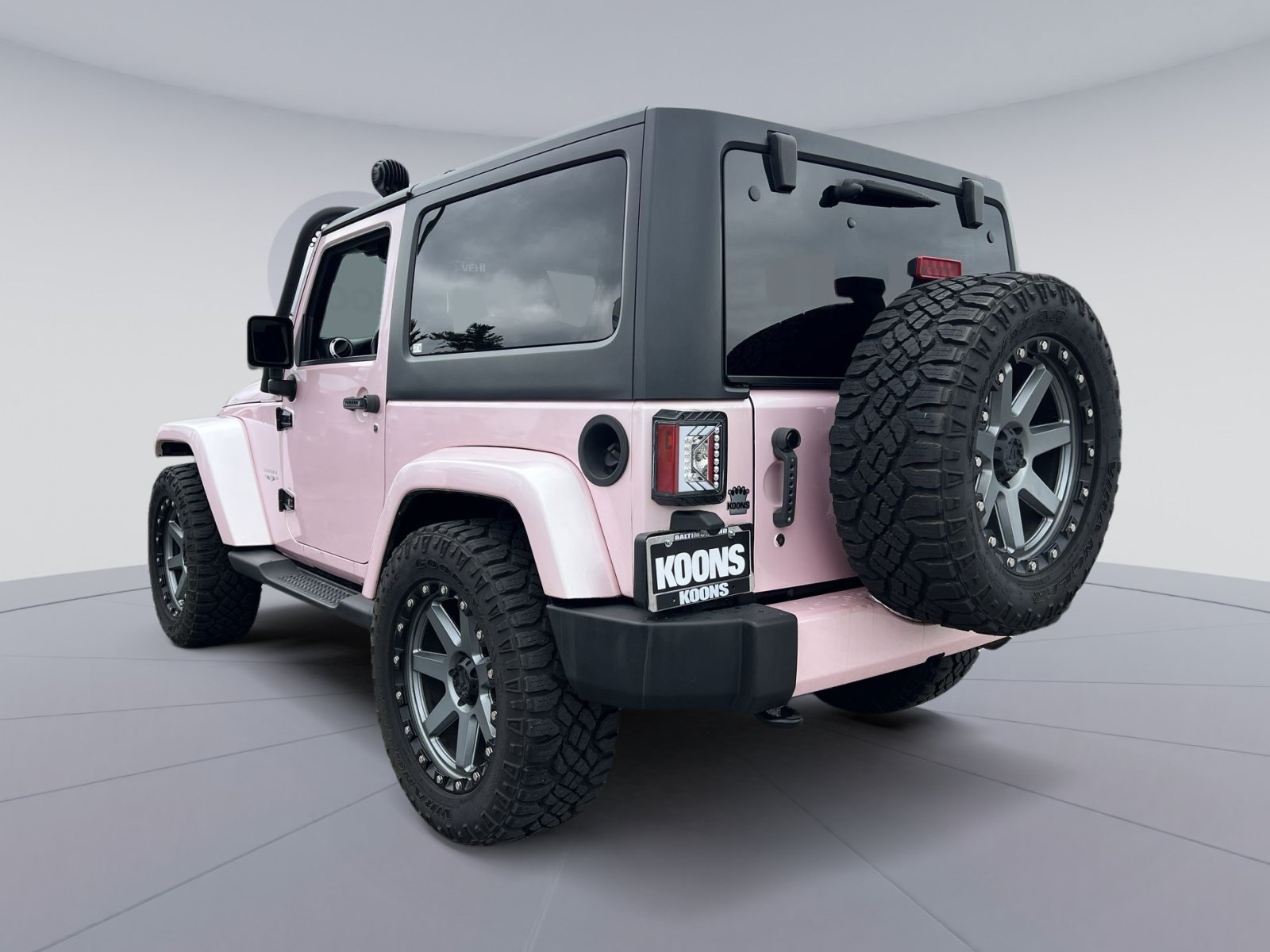 Used 2017 Jeep Wrangler Sahara w/ Connectivity Group AWD/4WD image 4