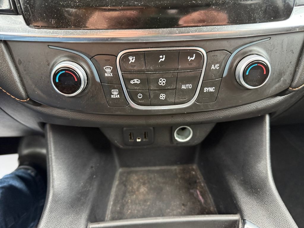 Used 2021 Chevrolet Traverse LS AWD/4WD image 32