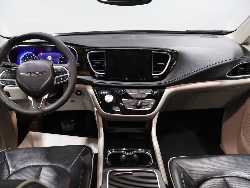 Certified 2024 Chrysler Pacifica Limited FWD image 18