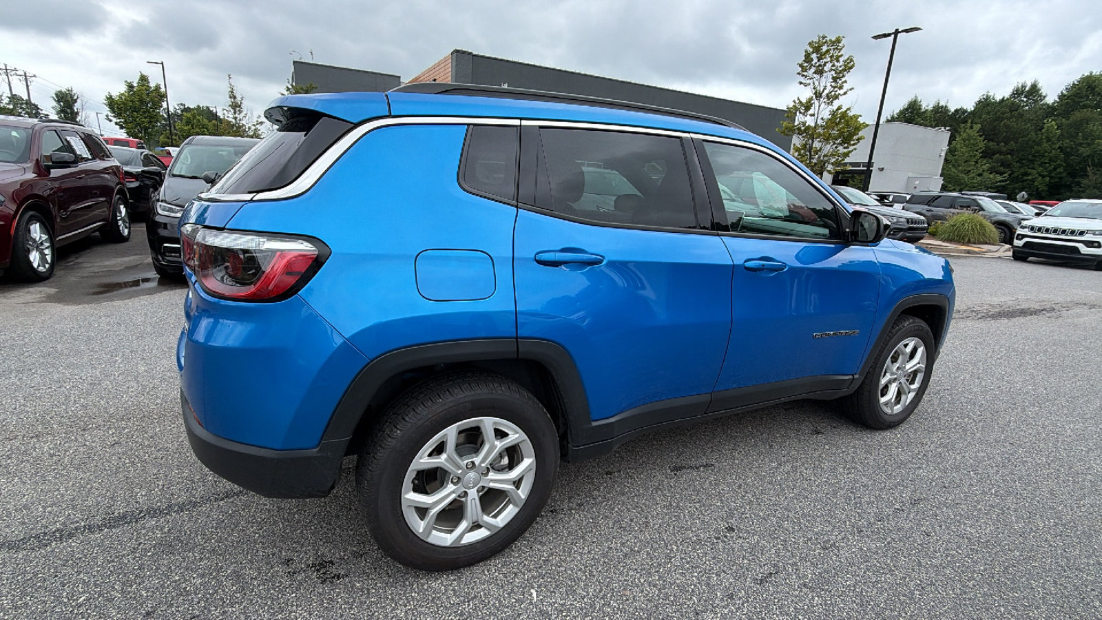Used 2024 Jeep Compass Latitude AWD/4WD image 8