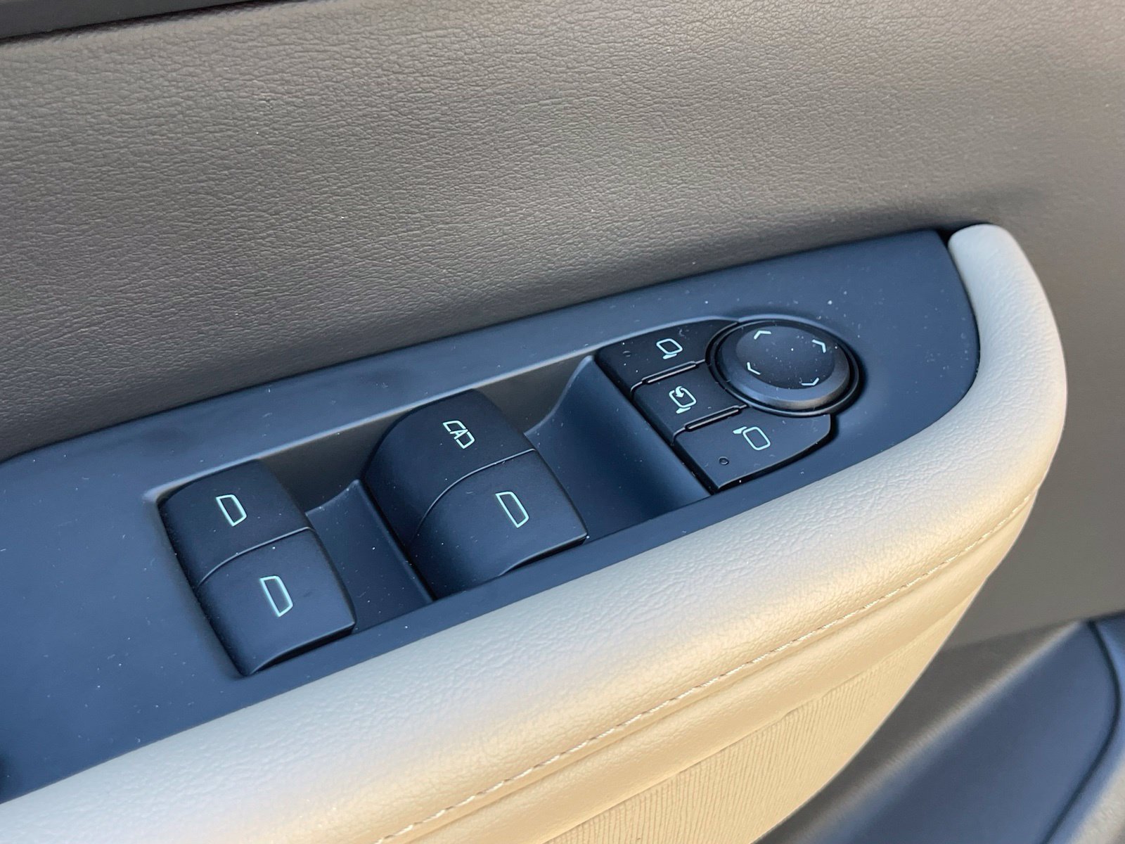 Used 2025 Buick Enclave Preferred FWD image 9
