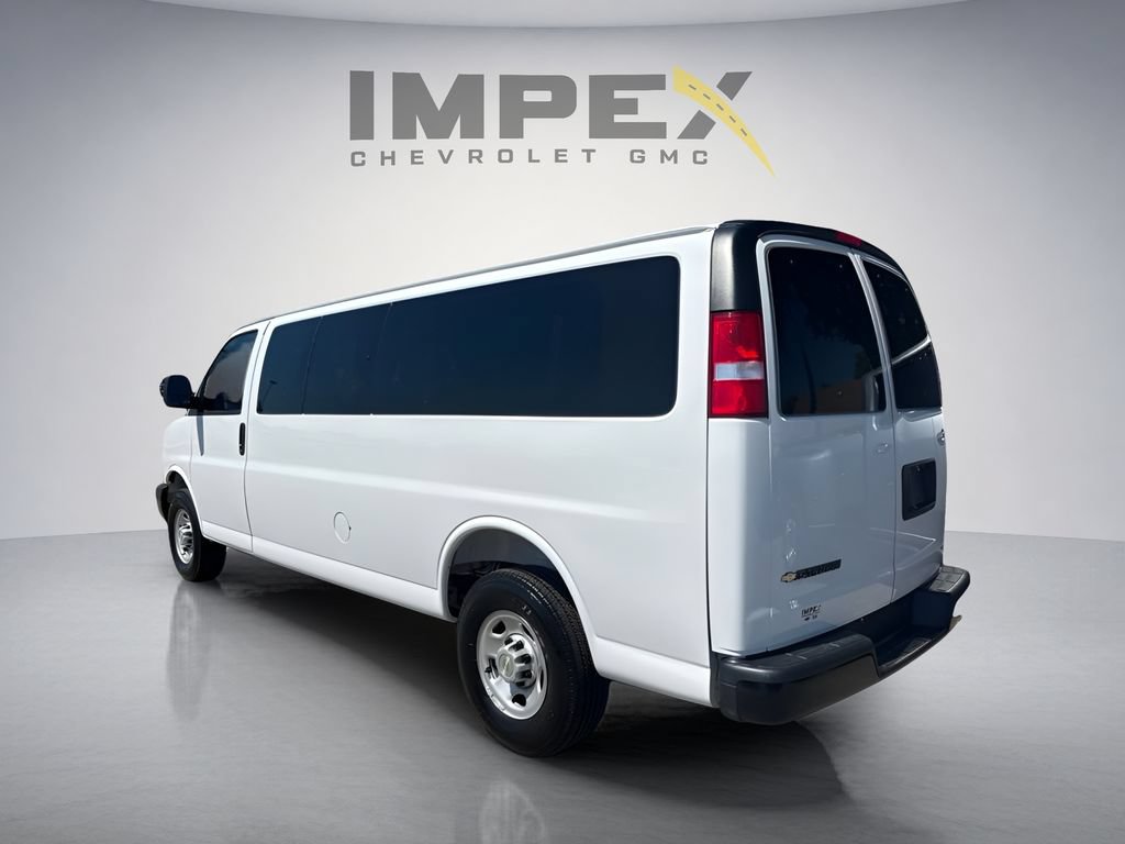 Used 2025 Chevrolet Express 3500 LS RWD image 3