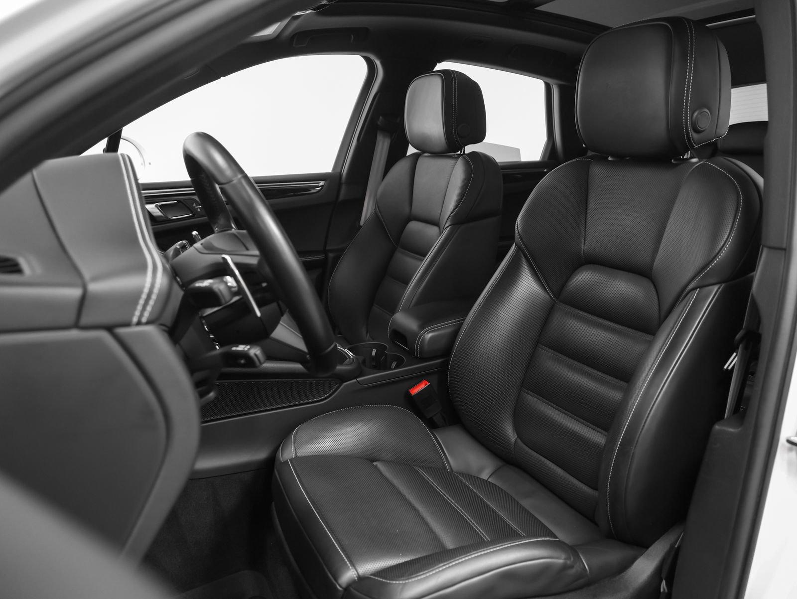 Certified 2023 Porsche Macan image 44