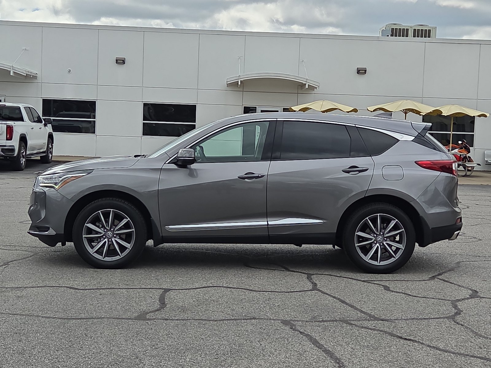 Used 2023 Acura RDX w/ Technology Package FWD image 2