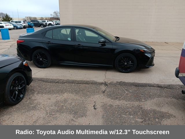 Used 2025 Toyota Camry SE image 3