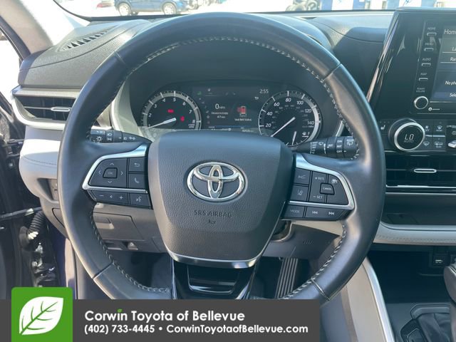 Used 2021 Toyota Highlander XLE AWD/4WD image 22