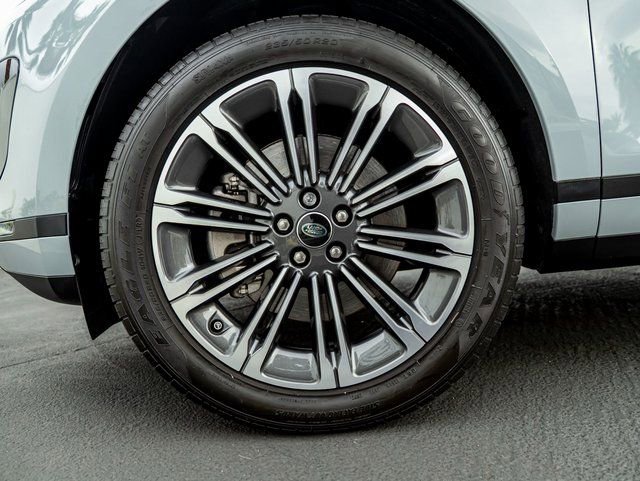 Used 2025 Land Rover Range Rover Evoque S image 11