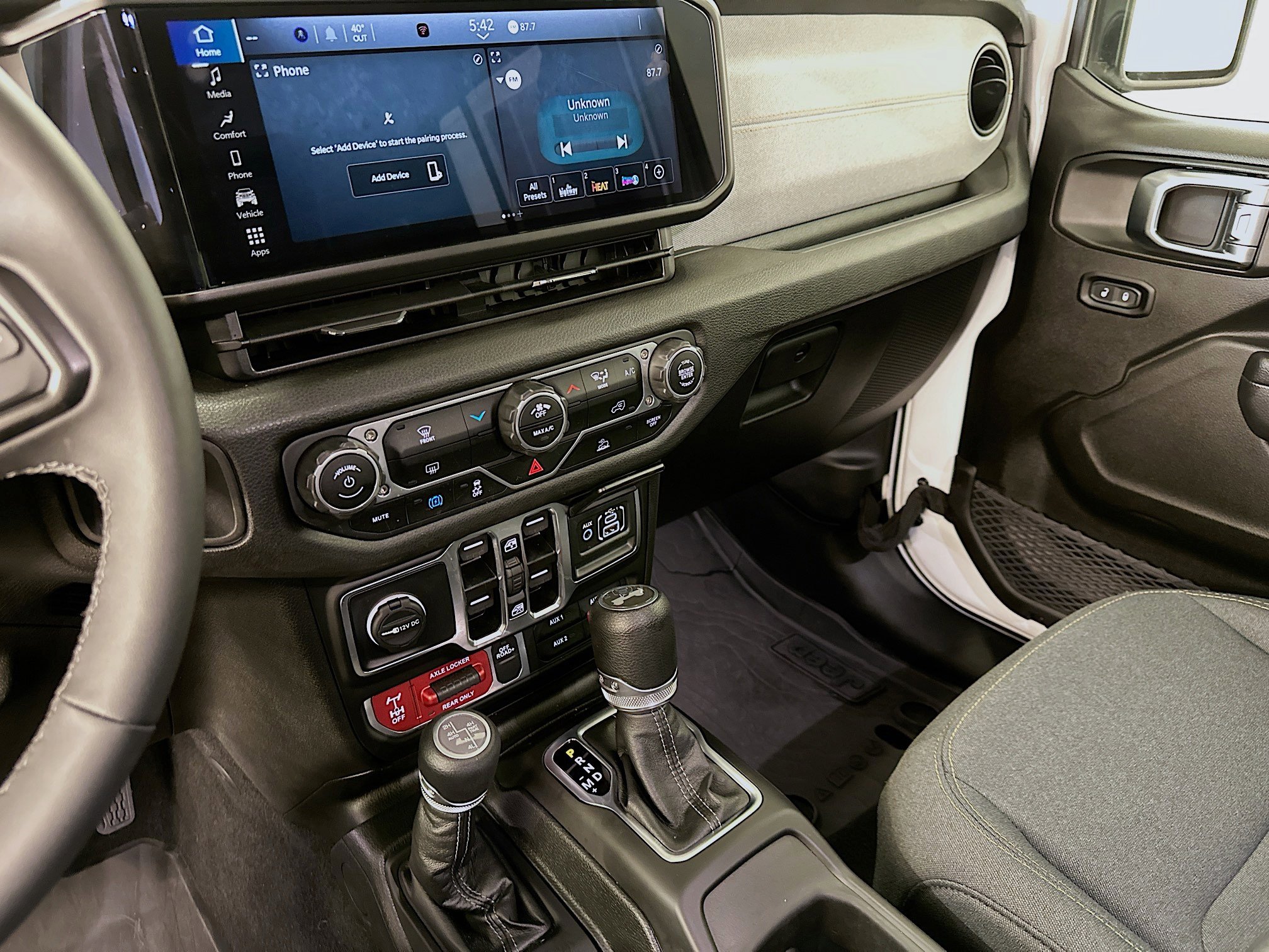 Used 2025 Jeep Wrangler Willys image 25