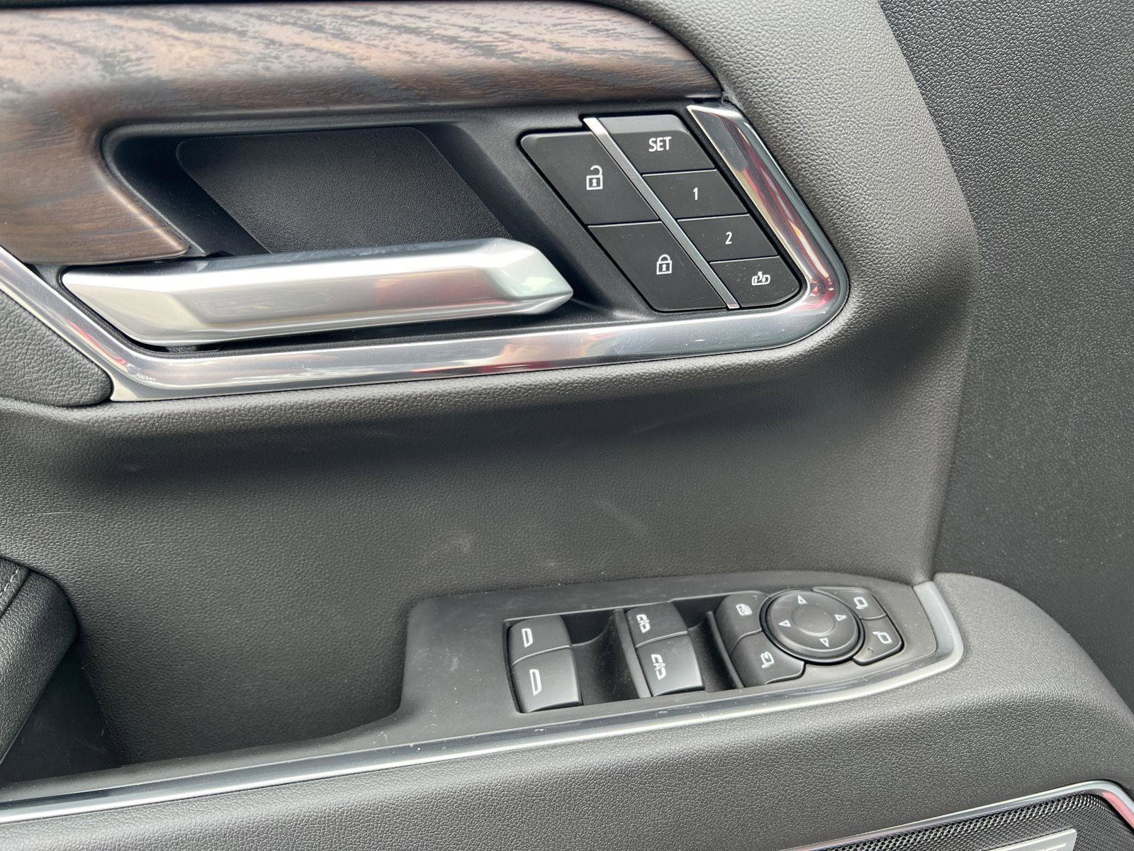 New 2026 GMC Sierra 1500 SLT image 17