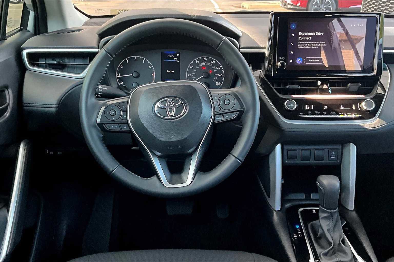 Used 2024 Toyota Corolla Cross LE image 5