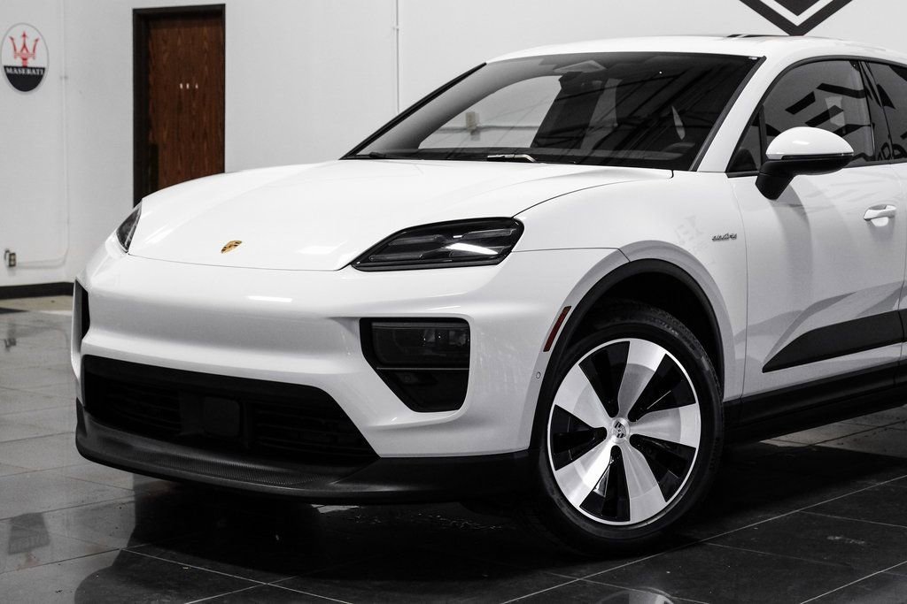 Used 2024 Porsche Macan 4 Electric AWD/4WD image 8