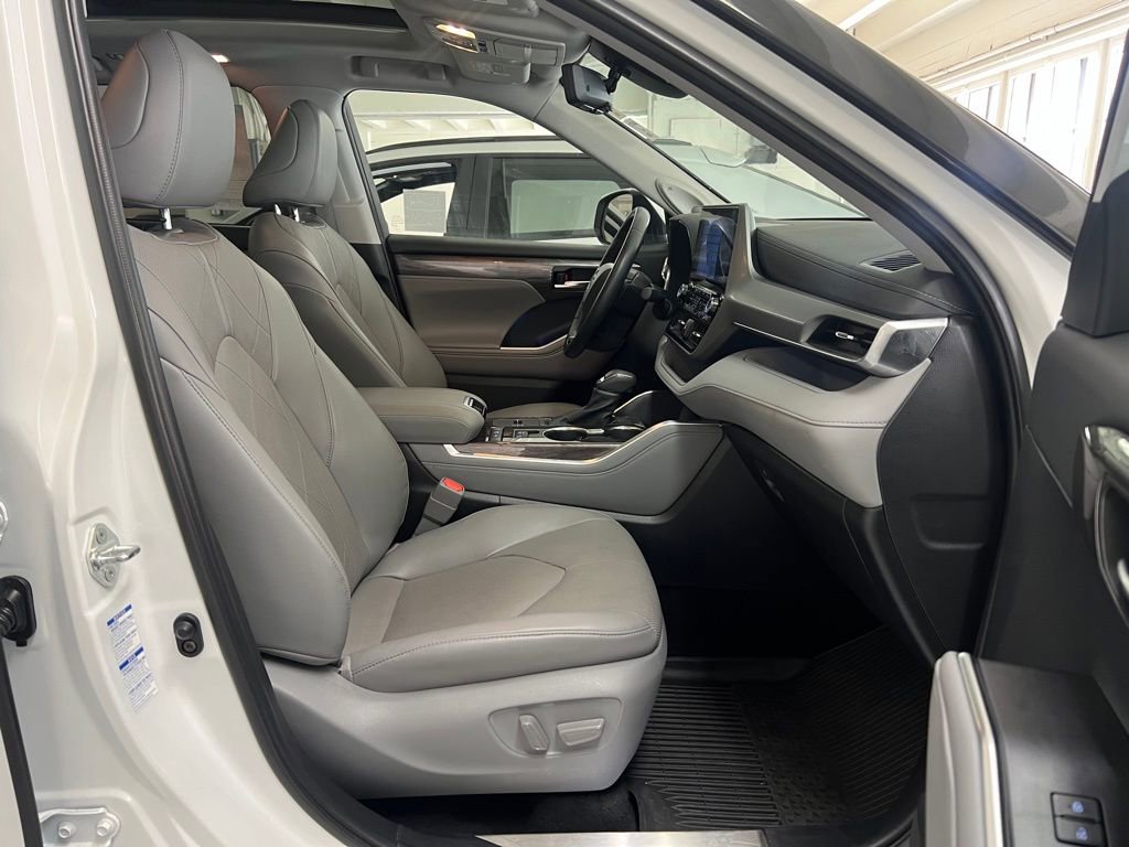 Used 2022 Toyota Highlander Platinum image 24
