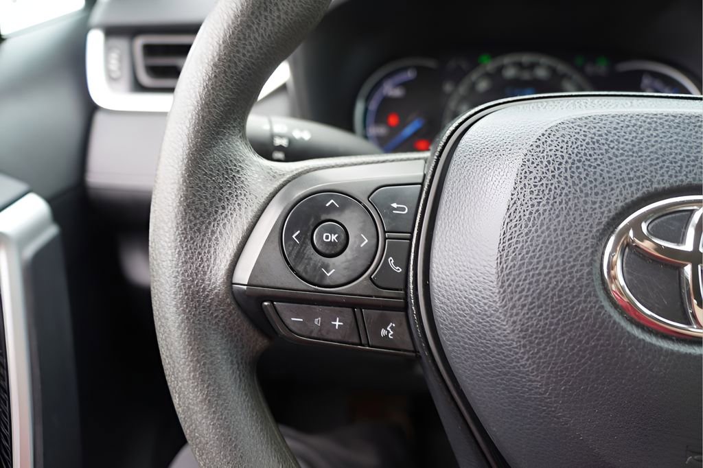 Used 2024 Toyota RAV4 LE image 21