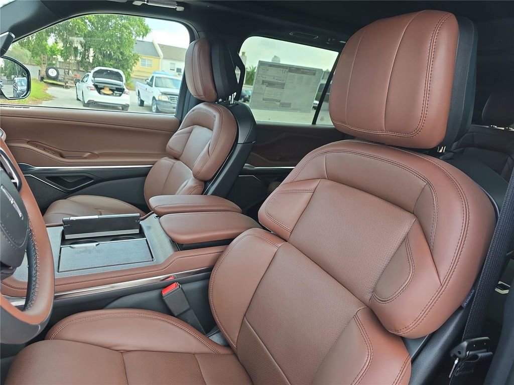 New 2026 Lincoln Navigator Reserve AWD/4WD image 16