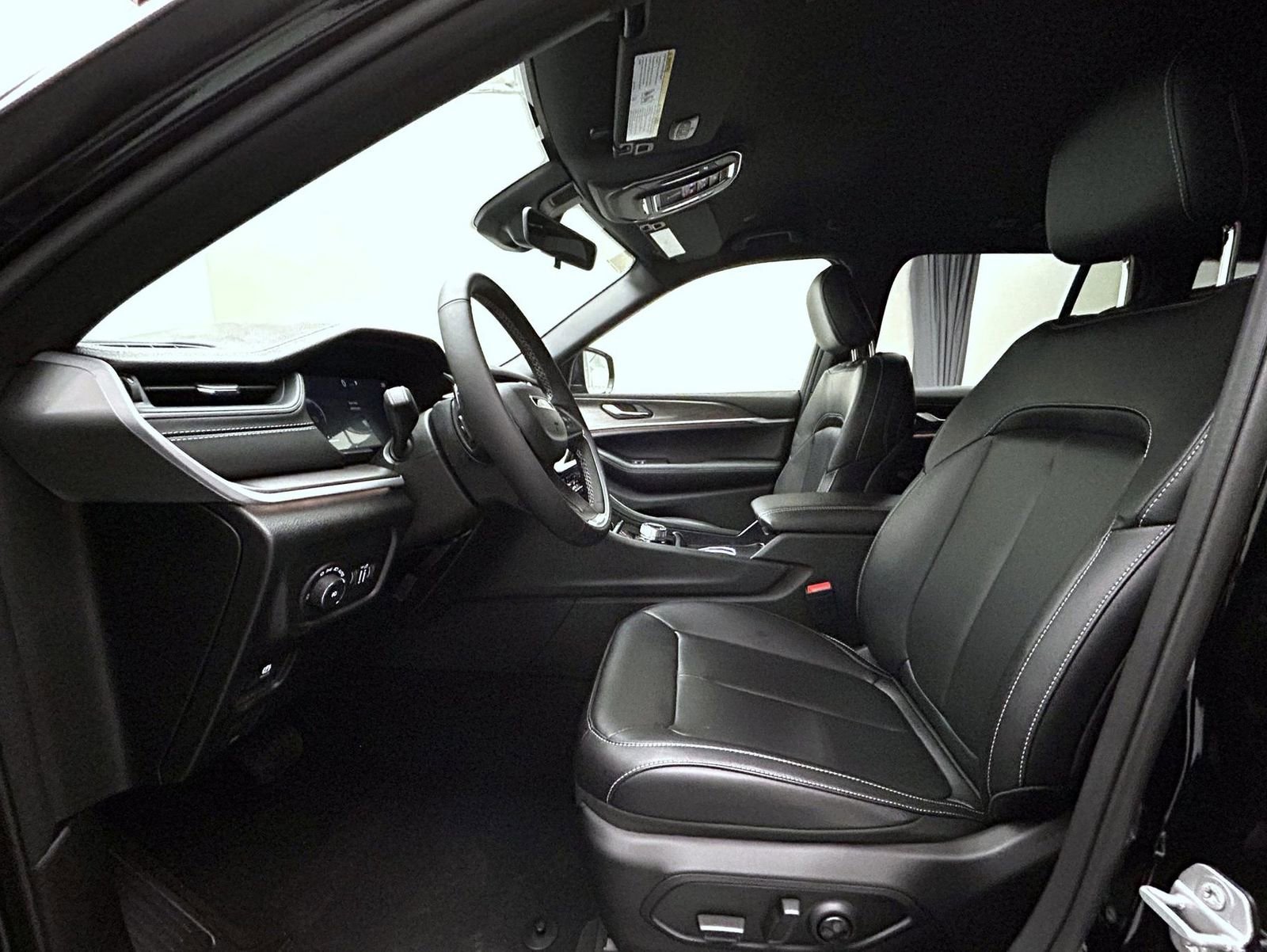 New 2025 Jeep Grand Cherokee Limited image 10