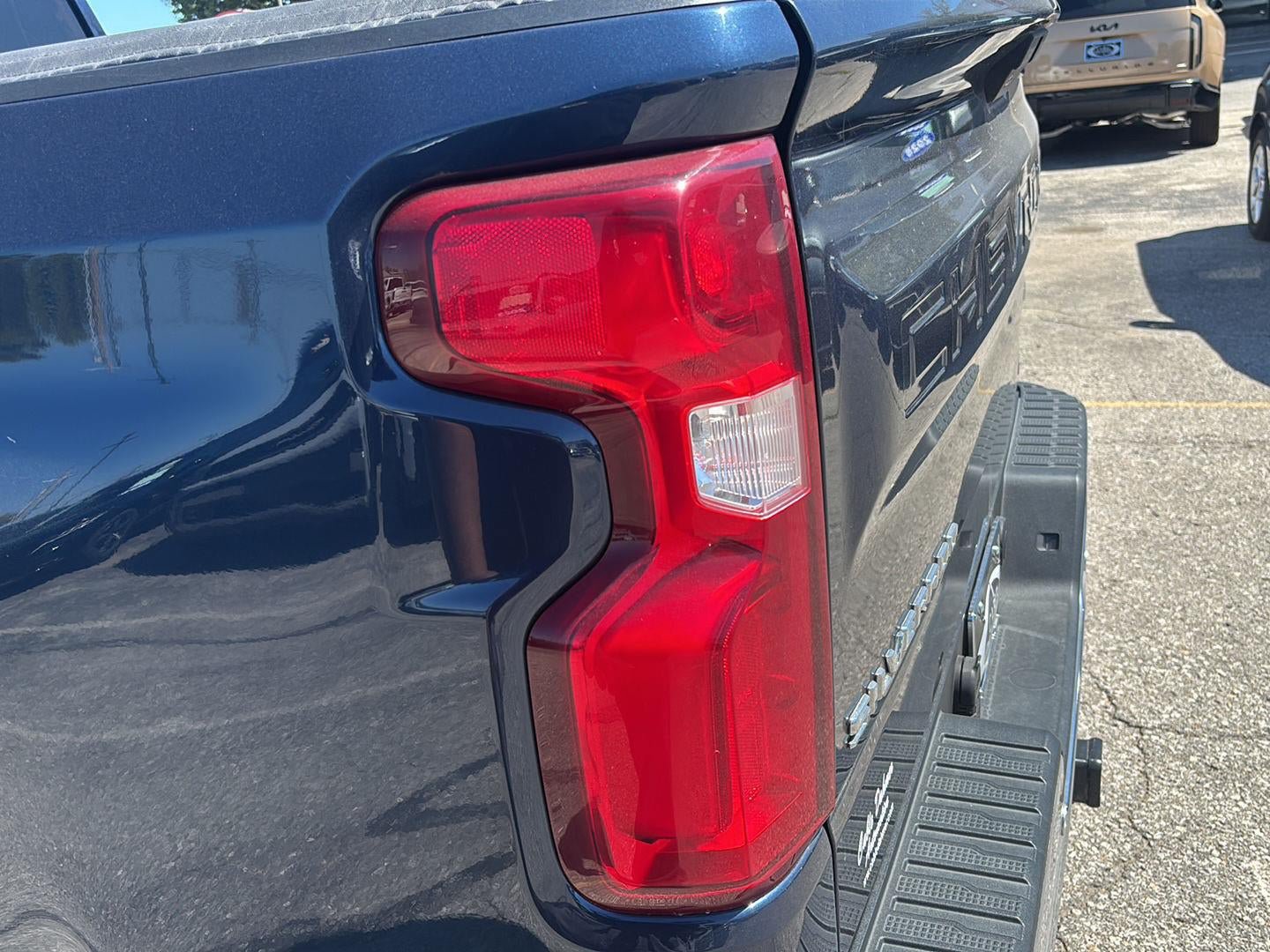 Used 2021 Chevrolet Silverado 1500 LTZ AWD/4WD image 11