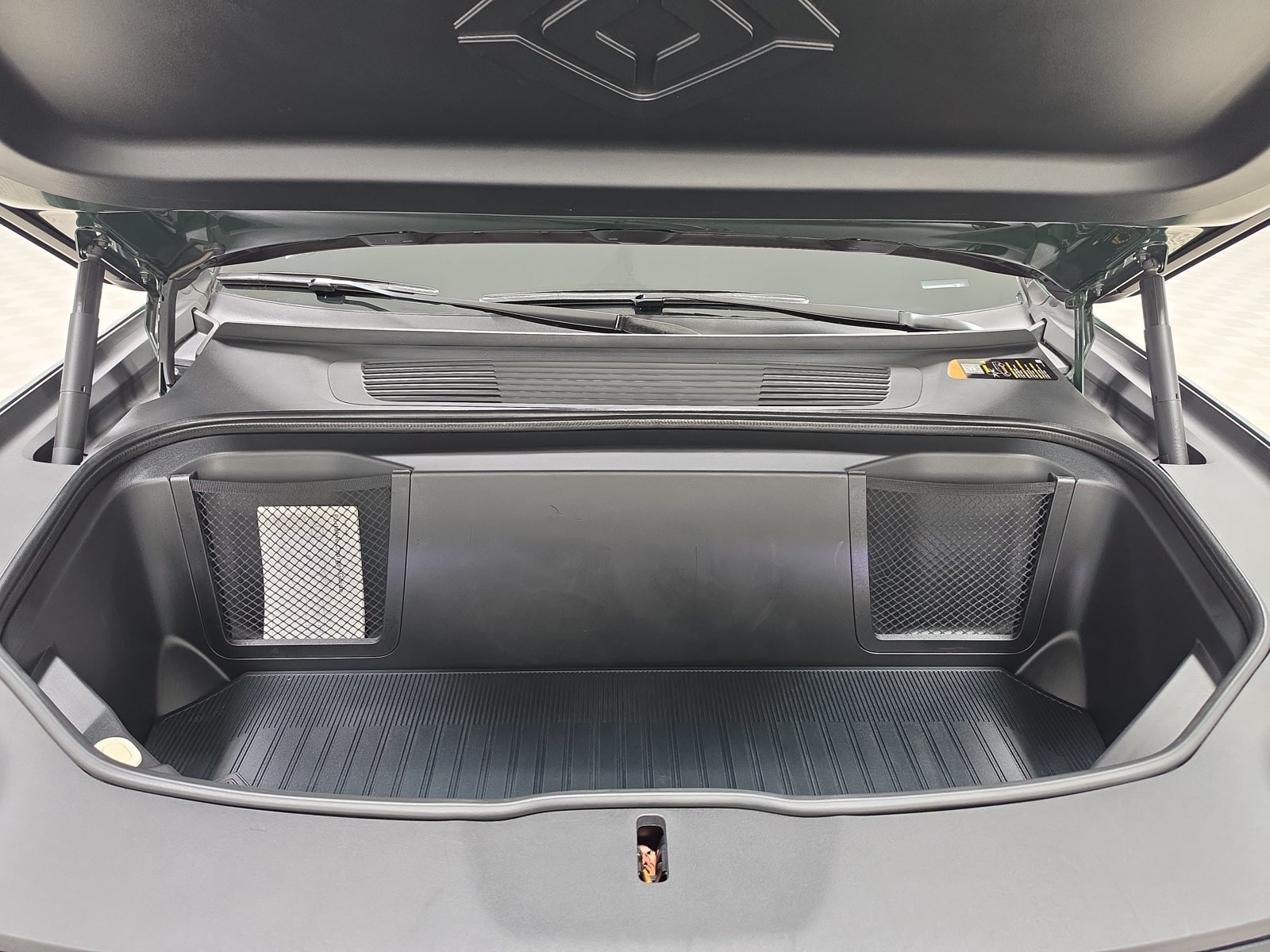 Used 2025 Rivian R1S Adventure Dual AWD/4WD image 14