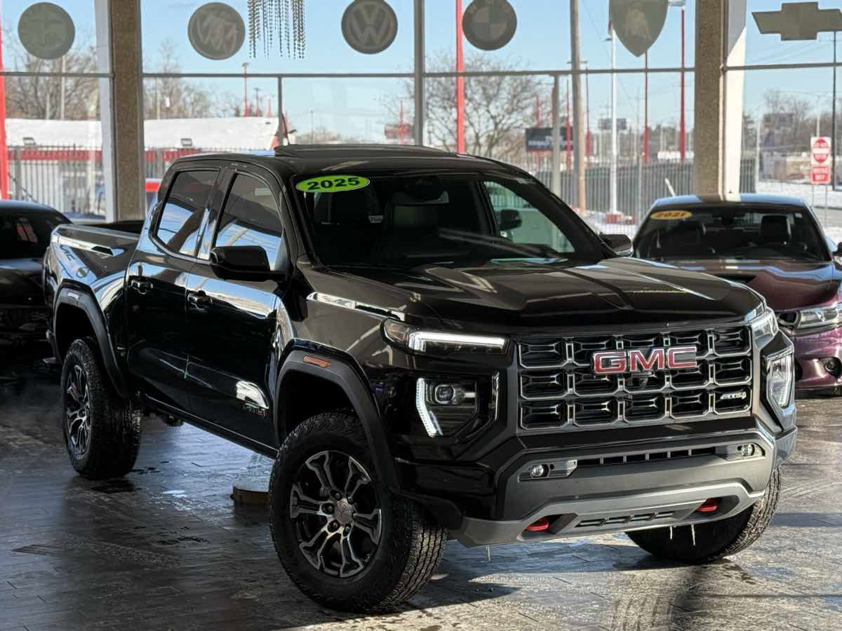 Used 2025 GMC Canyon AT4 w/ Technology Plus Package image 2