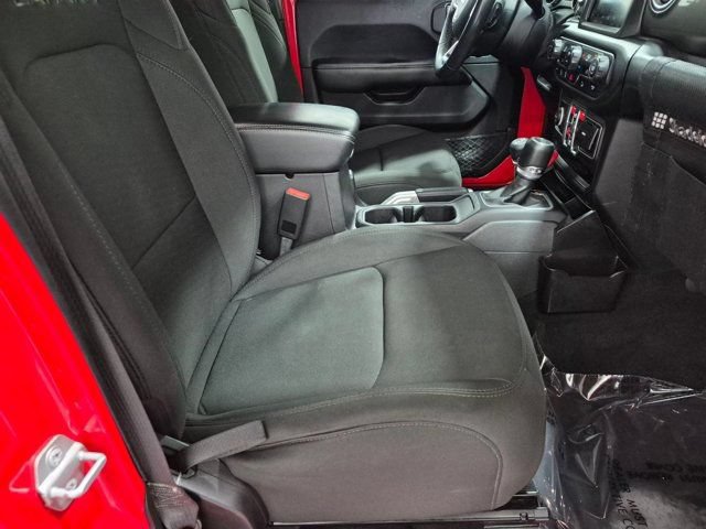 Used 2018 Jeep Wrangler Unlimited Sahara AWD/4WD image 21
