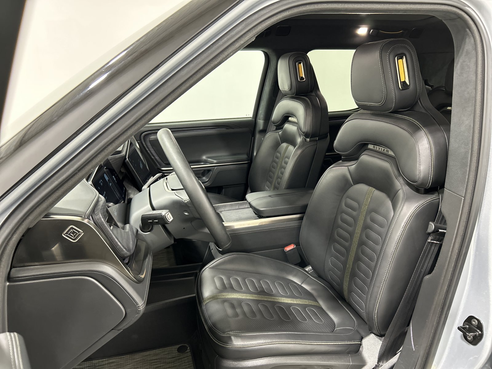 Used 2024 Rivian R1T Adventure Dual AWD/4WD image 20