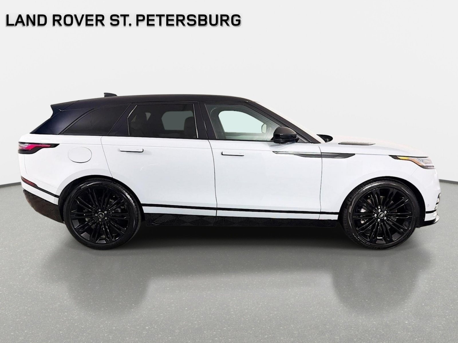 Used 2026 Land Rover Range Rover Velar Dynamic SE AWD/4WD image 4