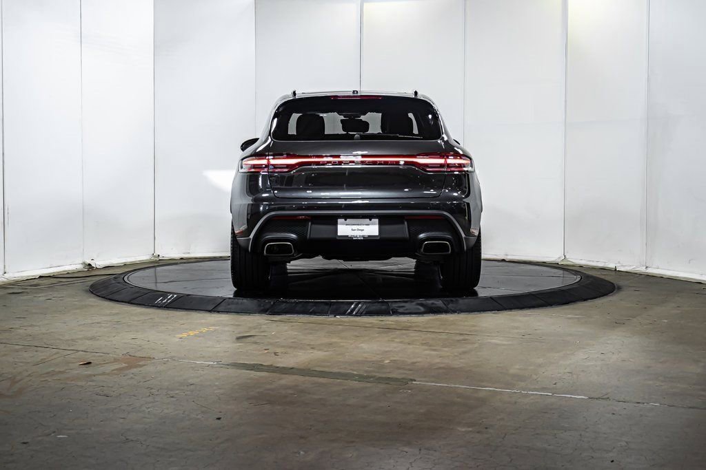 Certified 2025 Porsche Macan image 6
