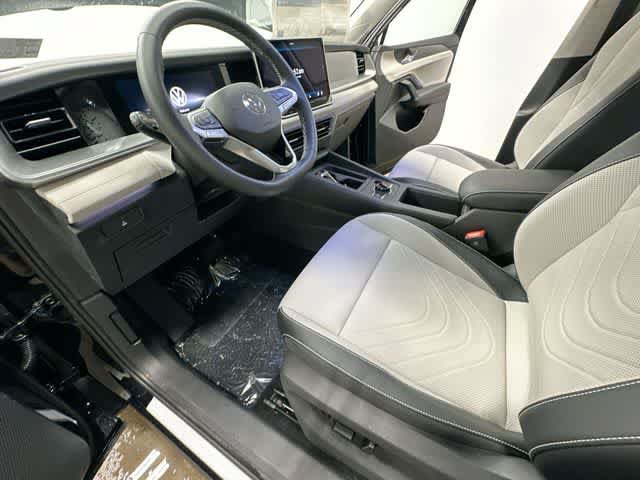 New 2026 Volkswagen Tiguan SE AWD/4WD image 16