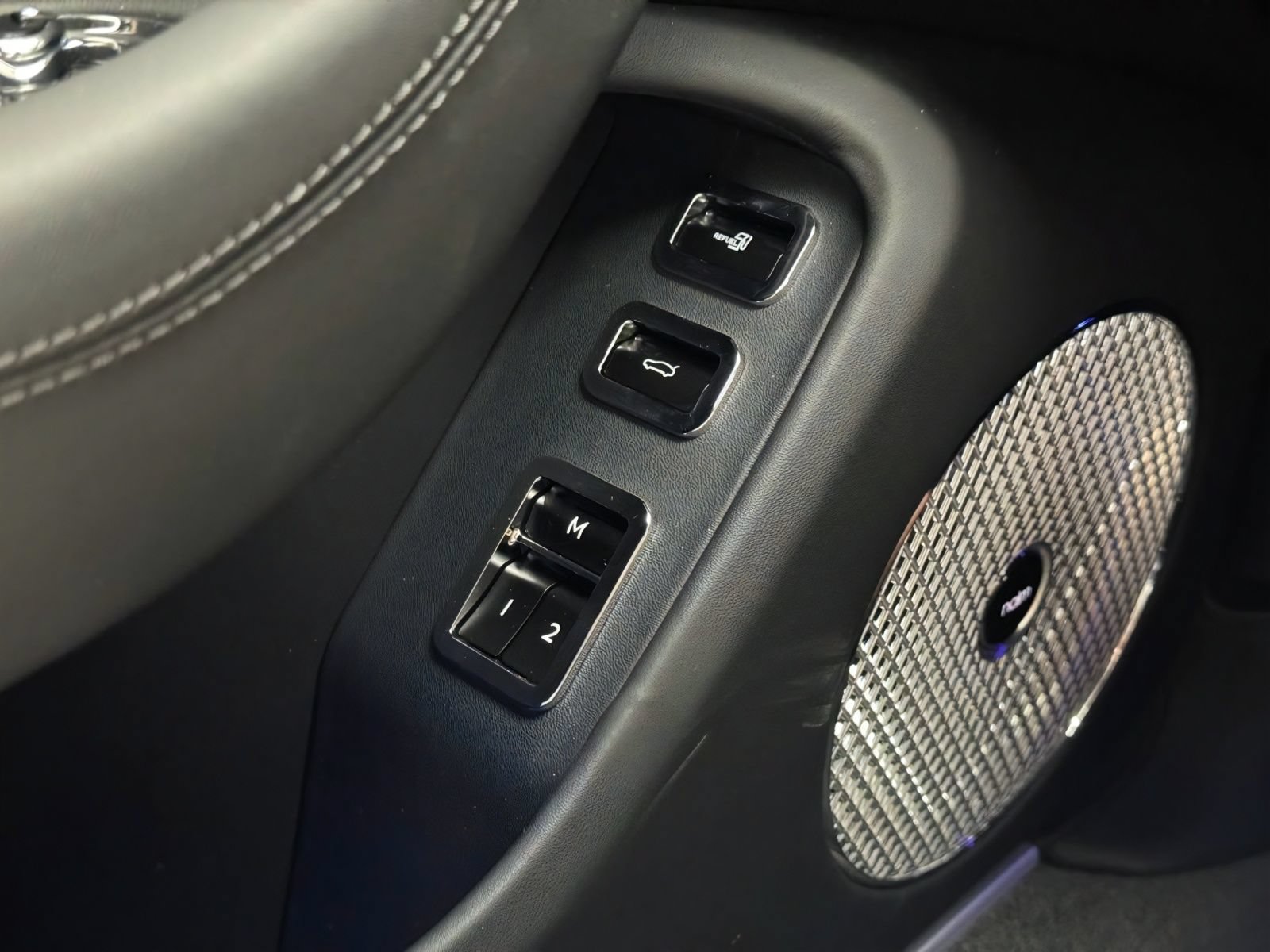 New 2026 Bentley Flying Spur Plug-In Hybrid AWD/4WD image 12
