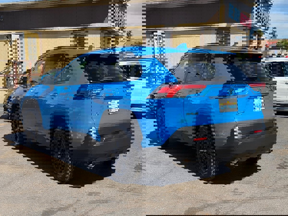 Used 2021 Toyota RAV4 XLE image 9