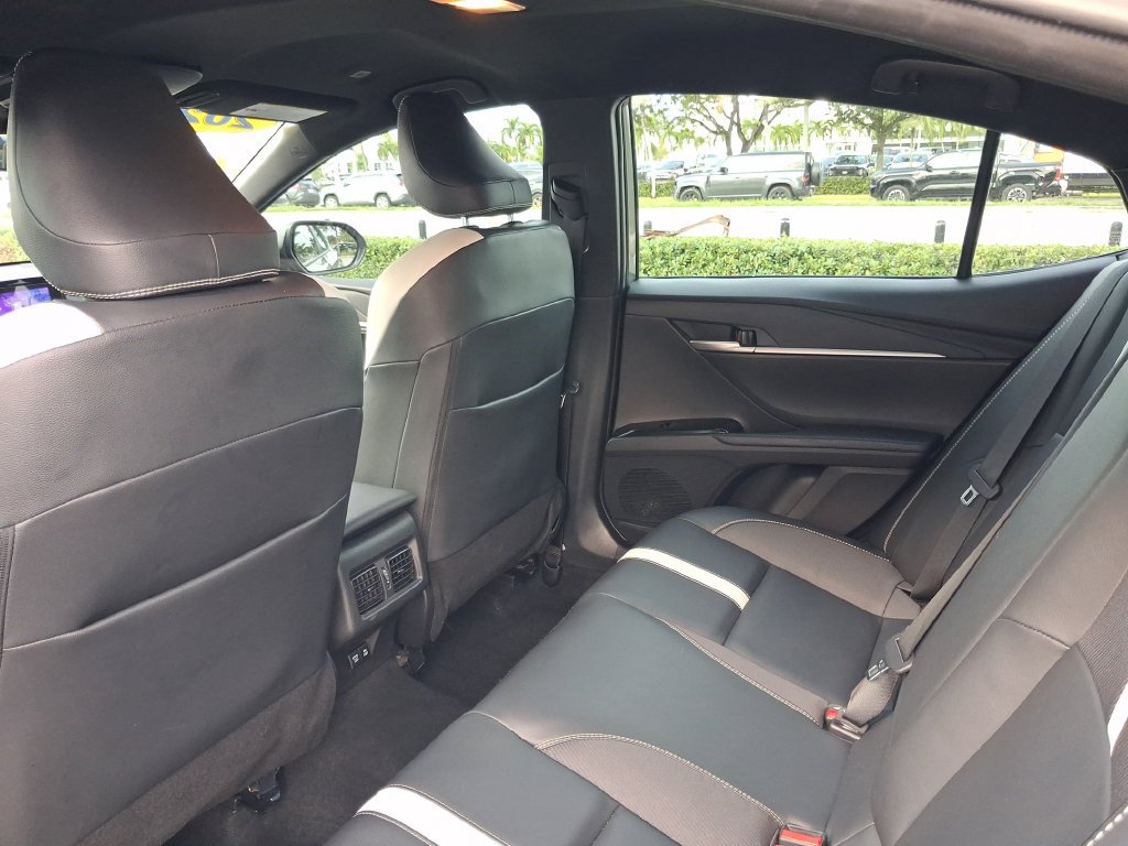 Used 2025 Toyota Camry SE FWD image 13