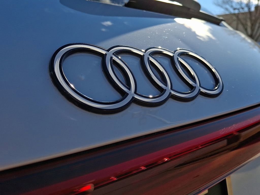 Used 2024 Audi Q8 e-tron Premium Plus image 32