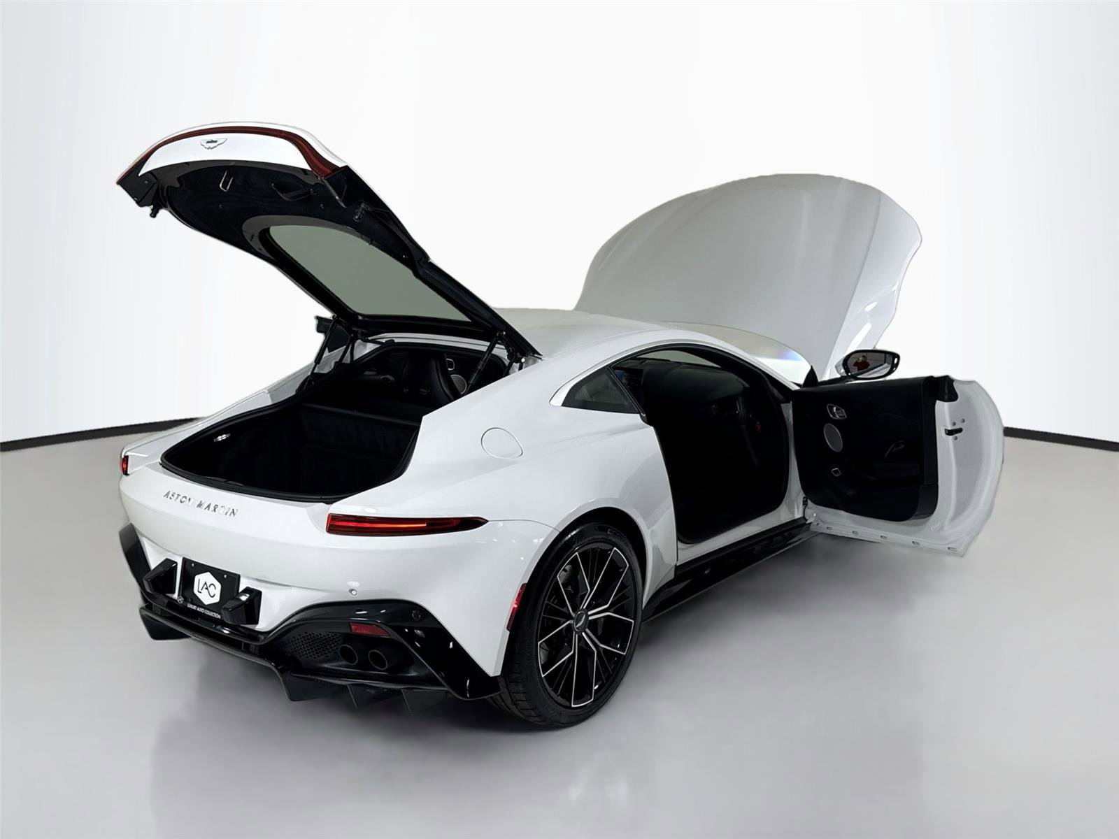 Used 2022 Aston Martin V8 Vantage Coupe RWD image 40